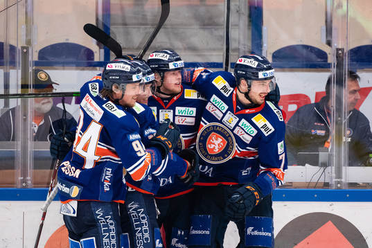 Växjös Fredrik Karlström jublar