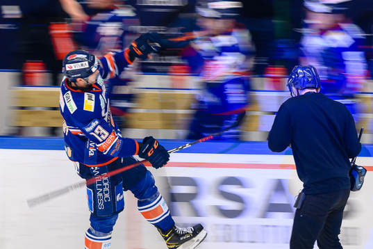 Växjös Jack Drury jublar