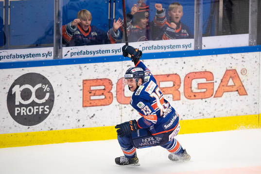 Växjös Jack Drury jublar