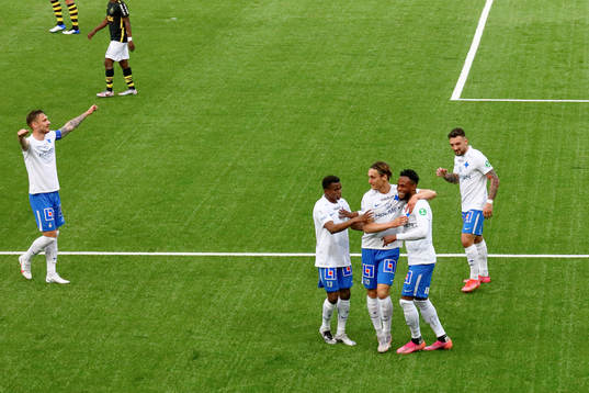 IFK Norrköpings Linus Wahlqvist, Ishaq Abdulrazaq, Jonathan Levi, Samuel Adegbenro och Sead Haksabanovic jublar efter mål 1-0