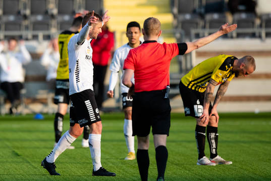 Örebros Johan Mårtensson jublar