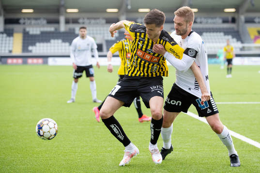 Häckens Alexander Jeremejeff  och Örebros Johan