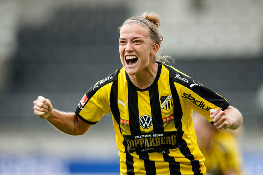 Häckens Filippa Angeldahl jublar efter 1-0