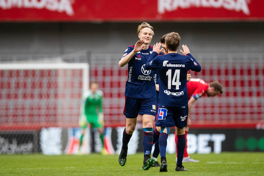 Östers Filip Örnblom och Oliver Silverholt jublar efter 0-1