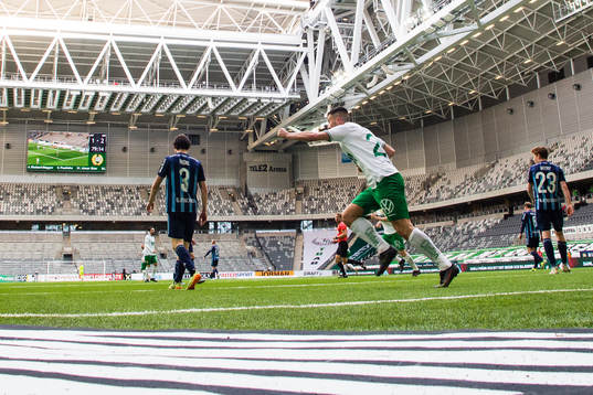 Hammarbys Astrit Selmani jublar efter att ha kvitterat för Hammarby till 2-2