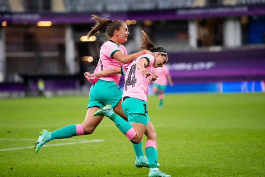 Aitana Bonmati of Barcelona celebrates with Lieke Martens