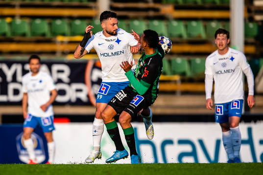 IFK Norrköpings Sead Haksabanovic och Varbergs Ryan Moon