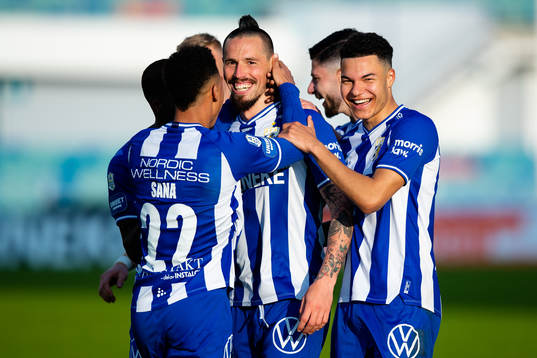 IFK Göteborgs Marek Hamsik jublar med lagkamrater efter 2-1