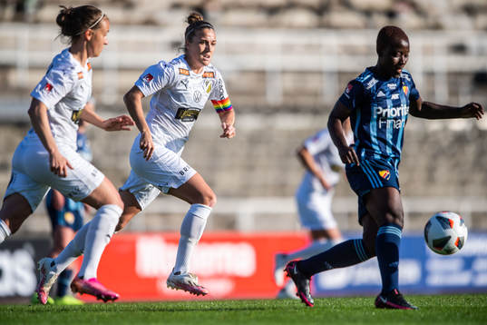 Häckens Filippa Angeldahl  och Djurgårdens Elizabeth Addo