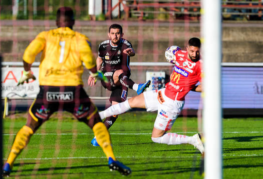 Örebros Agon Mehmeti och Degerfors Sean Sabetkar