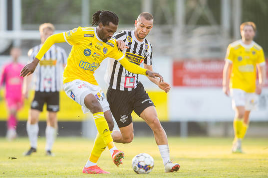 Falkenbergs Kwame Kizito och Landskronas Sumar Almadjed