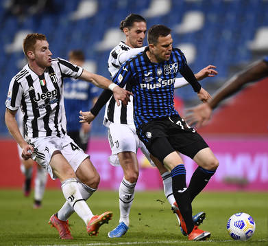 Dejan Kulusevski of Juventus and Josip Ilicic of Atalanta