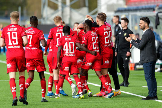 Östersunds jublar efter Patrick Kpozo gjort 1-0