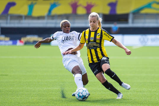 Eskilstunas Ngozi Sonia Okobi och Häckens Lotta Ökvist