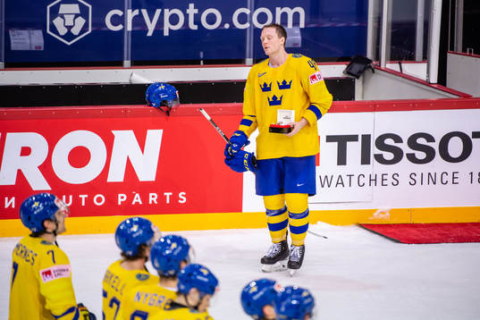Carl Klingberg of Sweden looks dejected