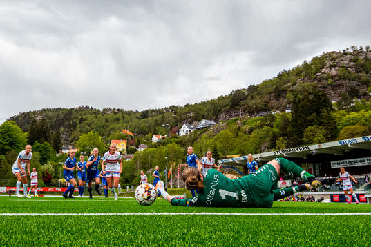 Goalkeeper Siri Ervik of Kolbotn with a save