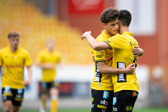 Elfsborgs Besfort Zeneli jublar med Stefan Ceganjac