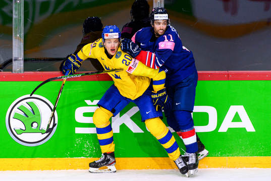 Lawrence Pilut of Sweden and Mark Garside of Great Britain