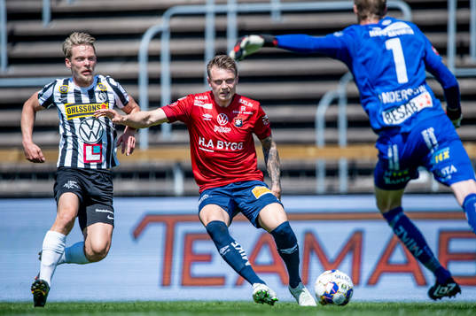 Landskronas Robin Hofsö mot Örgrytes Marcus Haglind