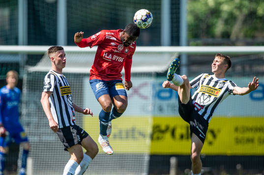 Örgrytes Abdoul Razak mot Landskronas Filip Olsson och Melker Heier