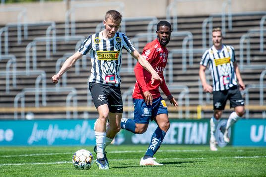 Landskronas Filip Olsson mot Örgrytes Abdoul Razak