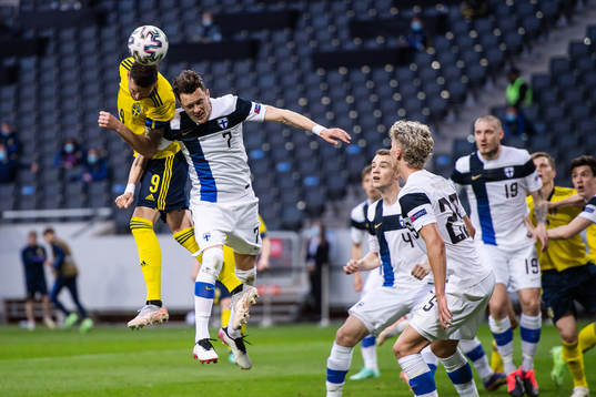 Marcus Berg of Sweden and Thomas Lam of Finland