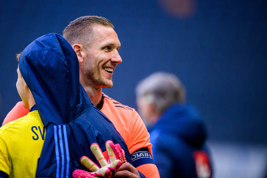 Mattias Svanberg and goalkeeper Robin Olsen of Sweden celebrate