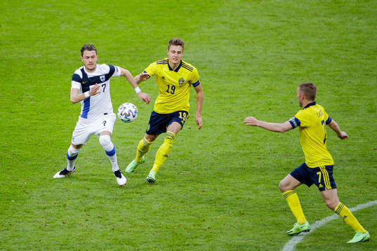 Thomas Lam of Finland and Mattias Svanberg of Sweden