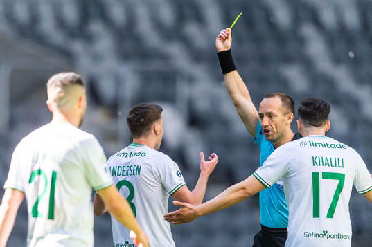 Hammarbys Jeppe Andersen varnas av domare Kaspar Sjöberg
