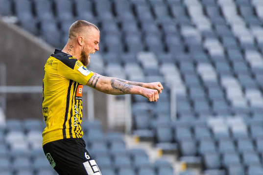 Häckens Alexander Faltsetas jublar