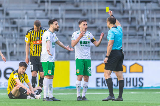 Hammarbys Jeppe Andersen varnas av domare Kaspar Sjöberg