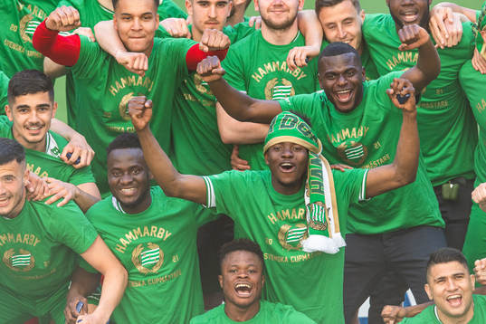 Hammarbys spelare jublar