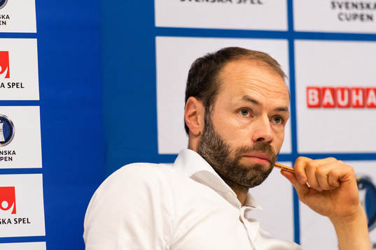 Häckens tränare Andreas Alm på presskonferensen