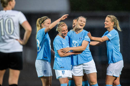 Malmö FFs Madeleine Hejde jublar med lagkamrater