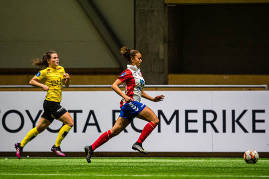 Emilie Bosshard Haavi of LSK Kvinner and Josefine Henriette