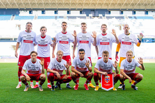 Norway's starting eleven pose for a team photo wearing a