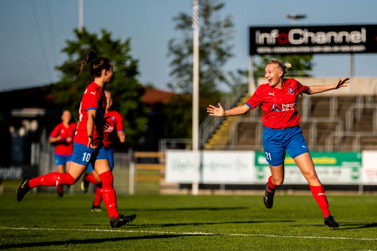 Bla gjennom flere bilder av Fotboll, Division 4 Sydvästra Skåne, dam, Landskrona - Helsingborg