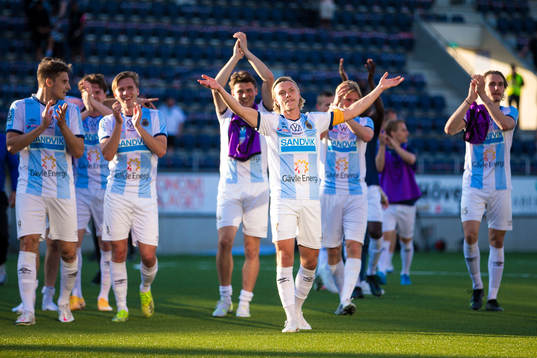 Gefles spelare jublar