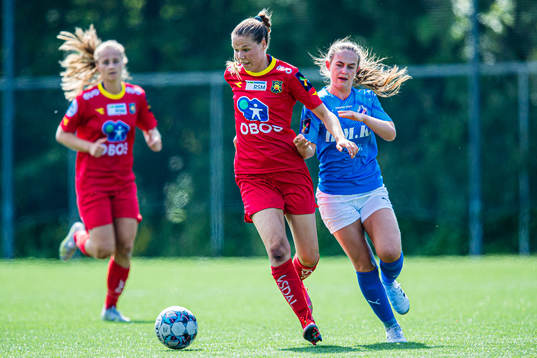 Vilde Anett Fjelldal of Røa and Tine Celine England Karstensen of Grei
