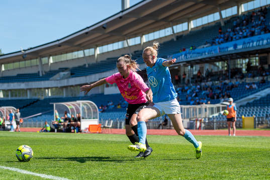 Malmö FFs Stina Stadig mot Lunds Hanna Fredriksson