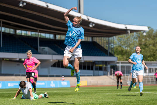 Malmö FFs Stina Stadig jublar