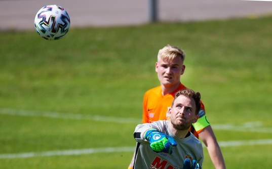 IFK Kristianstads målvakt Calle Lindell och lagkapten
