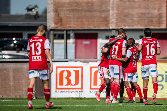 Sandvikens spelare jublar