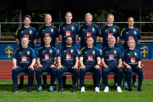 Sveriges ledare poserar på en gruppbild