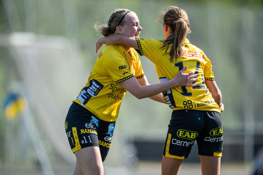 Elfsborgs Donika Shala jublar med Leann Nyström