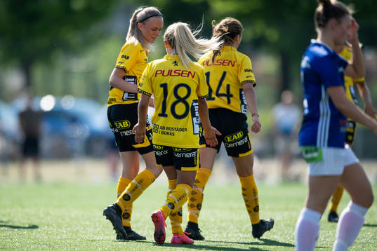 Elfsborgs Matilda Ståhlbom Karlsson jublar med Moa