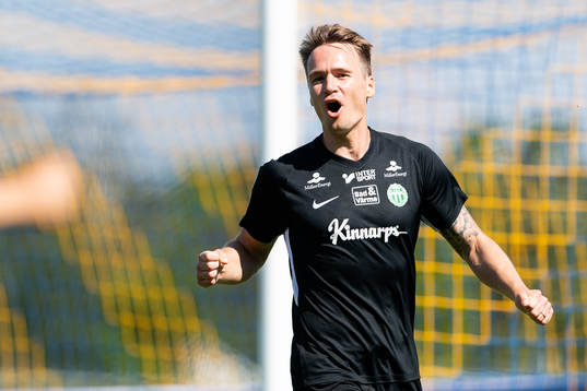 Västerås Viktor Prodell jublar efter 1-1