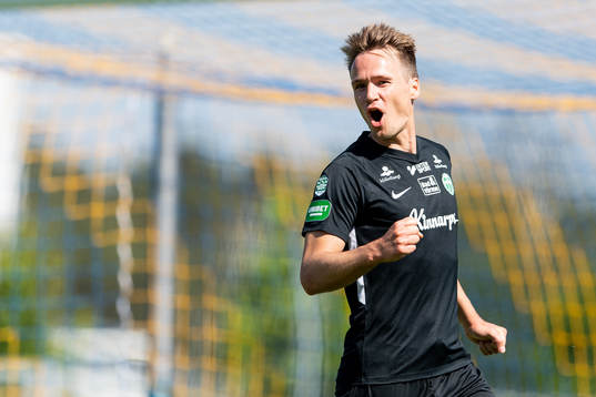 Västerås Viktor Prodell jublar efter 1-1