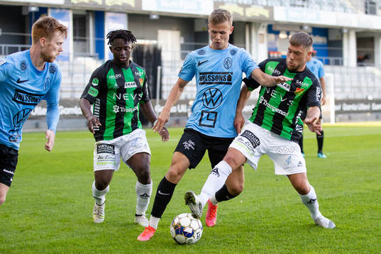 GAIS Michael Kargbo och Nikola Ladan mot Landskronas Oscar