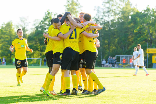 Räppes Emir Avdic och Oskar Gabrielsson jublar efter mål 1-0
